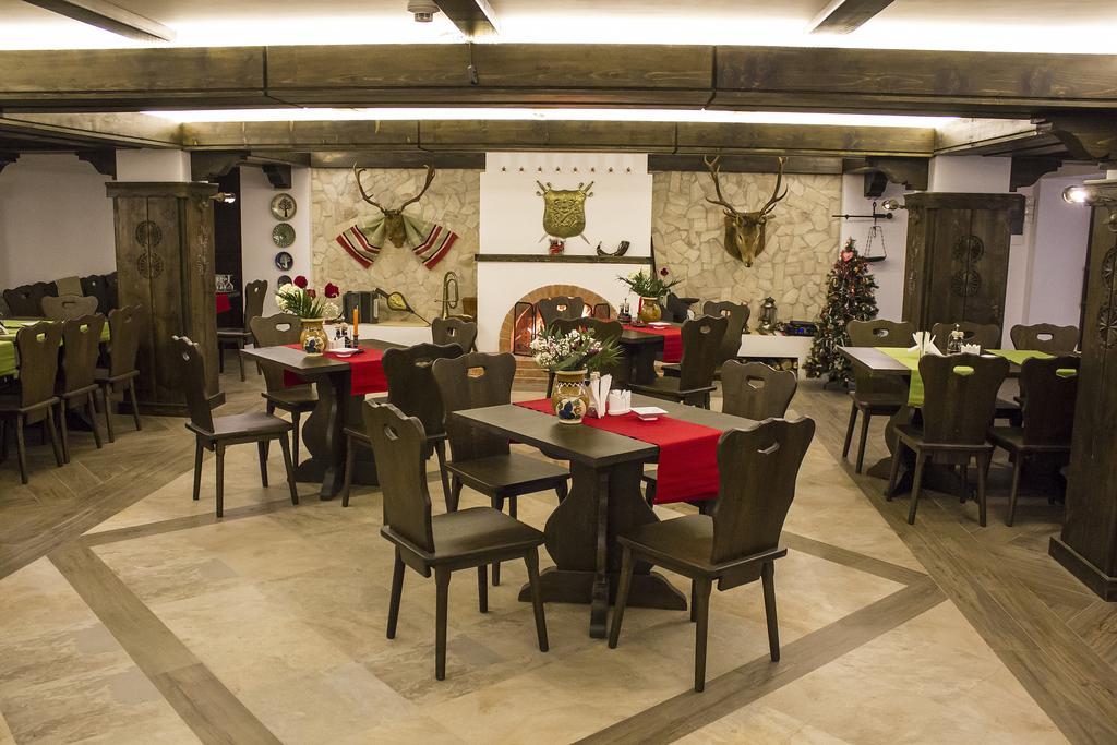 Hotel Cornul Vanatorului Пітешть Екстер'єр фото