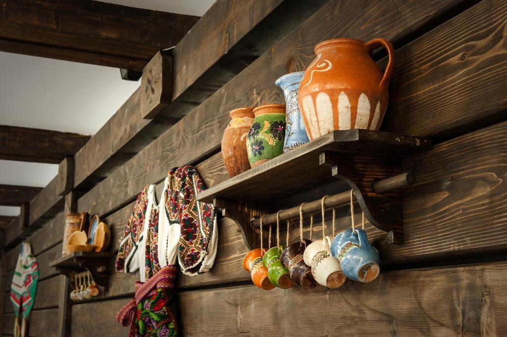 Hotel Cornul Vanatorului Пітешть Екстер'єр фото