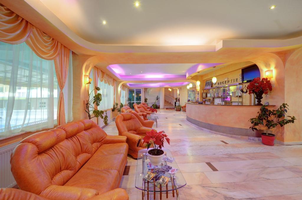 Hotel Cornul Vanatorului Пітешть Екстер'єр фото