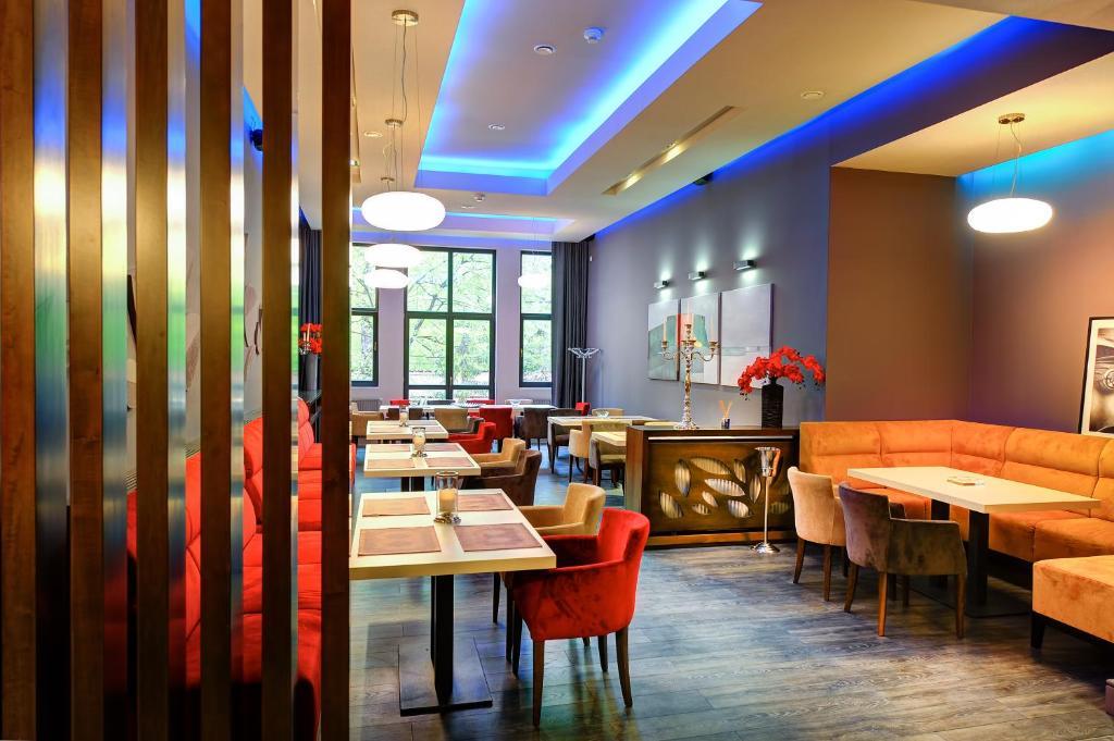 Hotel Cornul Vanatorului Пітешть Екстер'єр фото